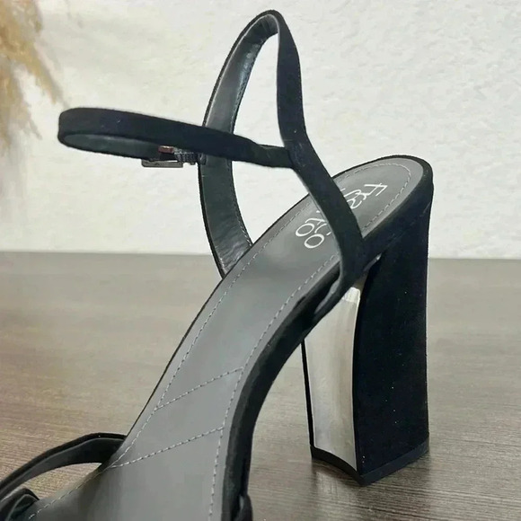 Franco Sarto Womens Damilis
Platform Sandal Black Galaxy Sparkle
Heel Size 10 M - Picture 11 of 11